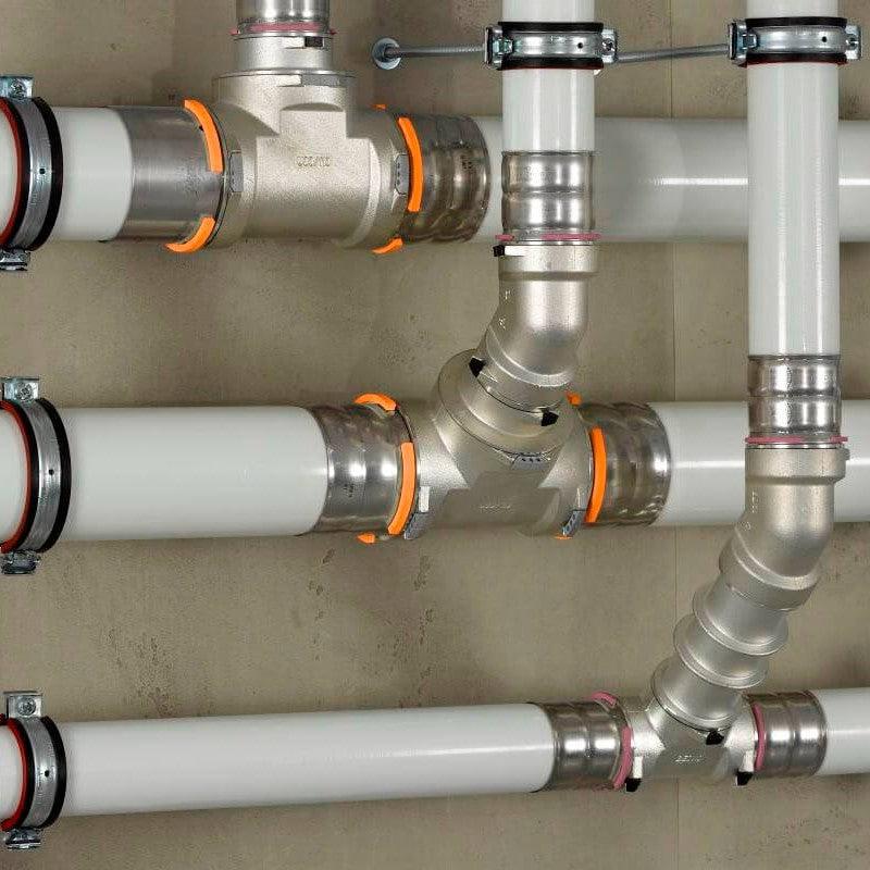 Accesorios y tuberías para instalar aerotermia